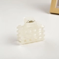 Minimalistische witte haarklem van acetaat met hol vierkant patroon en crème glans - 7cm / Crèmewit (A11-1-22)
