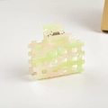 Vierkante haarklem van acetaat met groen en roze ruitpatroon en gouden metalen veer - 7cm / Roze en Groen