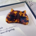 Detalle de pinza para el pelo de acetato carey con forma de gato y tonos ámbar únicos - Leopardo-6.3cm