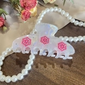 Pinza per capelli natalizia bianco iridescente con fiocchi di neve e strass brillanti - 10cm / Rosso Bacca