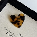 Macro detail of heart hair clip featuring classic leopard pattern and handmade engraving - Dark Tortoiseshell