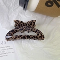 Pinza de pelo de mariposa con estampado de leopardo en acetato carey para mujer - Café con Manchas-8.7cm