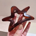 Matte sternförmige Haarklammer mit Schildpatt-Muster in Bernstein-Braun - 11cm / Rotbraun Schildpatt (D116)