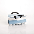 Vista dettagliata della clip per capelli a righe blu e bianche con manici neri - 7.5cm / Blu e Bianco