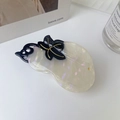 Pinza per capelli a forma di melanzana in acetato crema con riflessi viola e foglia - Forma di Melanzana Bianca