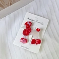 Vista detallada de la pinza para el pelo caniche con pedrería en tarjeta de joyas - 4.7cm*5.3cm / Rojo & Blanco