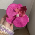 Fermaglio per capelli a orchidea rosso rosa con petali testurizzati e perla centrale decorativa - Rosa Rosso