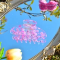 Detailansicht der pinkfarbenen Drachenfrucht-Haarklammer mit goldenem YHJ-Handmade-Logo - Drachenfrucht 10.5cm