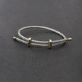 Bracelet réglable en fil d'acier argenté avec boucles et embouts dorés brillants - Gris