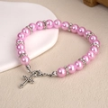 Pulsera de perlas rosas con espaciadores de diamantes y dije de cruz plateado fino - Rosa