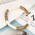 Detail van bohemien crèmewitte polymeerklei schijfkralen met vintage gouden metalen spacers - Crèmewit Vintage Goud Stijl (BNS-0427-Stijl 9)