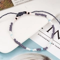 Orecchini bohémien fatti a mano con perle colorate e cordino intrecciato grigio scuro - Perline Viola e Bianche (MSC-0045-Viola-Bianco)