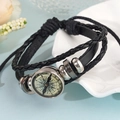 Detail van een gelaagde vintage gevlochten leren armband met kompas bedeltje - Kompas (BB-0058-Kompas)