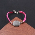 Rosa geflochtenes Wildlederarmband mit runder Edelstahl-Fassung für DIY-Schmuckanhänger - Fuchsia