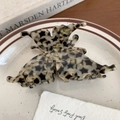 Λεπτομερής όψη κλιπ μαλλιών πεταλούδα από οξική κυτταρίνη με ταρταρούγα και χρυσό γκλίτερ - 10cm / Ανάγλυφο μαύρο