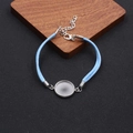 Hellblaues doppellagiges DIY-Armband mit silbernem Rundtablett und Karabinerverschluss - Hellblau