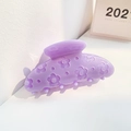 Dettaglio della pinza per capelli color lavanda in acetato con motivi a margherita - 8.5cm / Viola Scuro