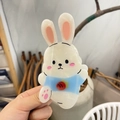 Pince à cheveux mignonne en acétate blanc forme lapin avec oreilles roses et détails bleus - Style Lapin avec Pull Carotte / 10cm
