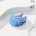 Dettaglio della clip per capelli a forma di cigno in acetato blu con venature marmo - 6.7cm / Celeste