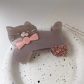 Nahaufnahme der Katzen-Haarklammer aus Acetat mit rosa Schleife und buntem Glitzer-Finish - Graue Katze / 9cm