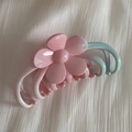 Haarklammer mit rosa-blauem Farbverlauf und 3D-Blumenakzenten auf weißer Oberfläche - Ca. 13cm / Rosa-Grün Verlauf - Blume