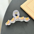 Makro-Detail einer lila Glitzer-Haarklammer mit orangefarbenen Fruchtscheiben - Passionsfrucht (13cm)