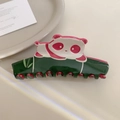 Makro-Detail einer süßen Panda-Haarklammer aus glänzendem Acetat-Material - Rosaroter Panda