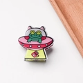 Dettaglio di un fermaglio per capelli creativo a forma di alieno rana UFO in acrilico rosa - UFO Rosa Rana (Stile B-5.5CM)