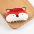 Detailaufnahme einer süßen rot-weißen Haarklammer aus Acryl in Fuchsform auf Tablett - Rot-weißer Fuchs-Stil (Ca. 8CM)