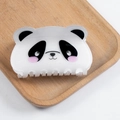 Nahaufnahme einer süßen Panda-Haarklammer mit glitzerndem Acryl auf Holztablett - Panda-Stil (Ca. 8CM)