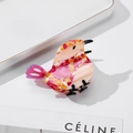 Détail de la pince à cheveux en acétate en forme d'oiseau avec motifs mosaïque - Rose Rouge