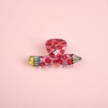Dettaglio di un fermaglio per capelli a matita rosa in acetato con motivi a pois rossi - 8cm / Rosa Puntini Rossi (Matita Rossa 8cm)