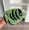 Fish-shaped hair claw clip in green and black marble textured acetate material - 8.8cm / Green Striped Fish