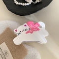 Detail von niedlicher weißer Katzen-Haarklammer aus Acetat mit rosa Schleife auf Fell - 3# Weiß 8.4cm