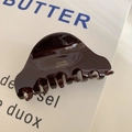 Vue détaillée de la pince à cheveux en acétate marron foncé brillant avec texte doré élégant - Marron (8.7cm)