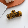 Pinza para el pelo de acetato con estampado de carey y letras doradas elegantes - Carey Amarillo