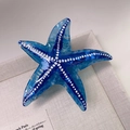 Dettaglio della pinza per capelli a stella marina in acetato blu oceano con decori a puntini - 5# Stella Marina Blu