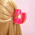 Pince à cheveux rose en forme de donut avec pépites colorées sur cheveux blonds - 6.4cm / Rouge Rose Foncé