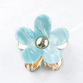 Pinza per capelli a fiore in resina blu marmo con base in metallo dorato e perla centrale - 6.8cm / Celeste