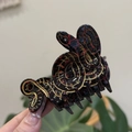 Chic snake-shaped acetate hair claw clip with red-black tortoiseshell texture and gold details - Snake Tortoiseshell