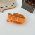 Detailansicht der fischförmigen Haarklammer aus orangefarbenem Acetat mit Goldschuppen - 9cm / Orange