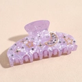 Primer plano de pinza para el cabello color lila jaspeado con lunas y estrellas doradas - 9.5CM / Violeta Claro