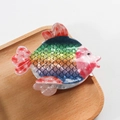 Pince à cheveux poisson dégradé arc-en-ciel avec motif d'écailles sur plateau - Style F Poisson (9.3cm)