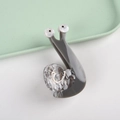 Detailansicht der Haarspange in Schneckenform aus Acetat mit Marmormuster in Schale - Grau