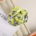 Minimalist grass green acetic acid flower hair claw clip with marble texture - 6.5cm / Green