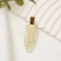 Dettaglio della clip per capelli in acetato marmorizzato verde con base in metallo oro - Blu