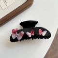 Dettaglio della molletta nera a farfalla con resina sfumata rosa e strass luccicanti - Rosa Iridescente (3#炫彩粉7.5cm)