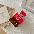 Detailaufnahme einer kreativen Cola-Flasche Haarklammer mit Essigsäure-Textur - Rot und Braun Getränkeflasche Stil