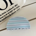 Pinza per capelli in acrilico a strisce blu e grigie con finitura lucida per donna - Semicerchio Blu (8.5cm)