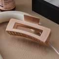 Dettaglio di un mollettone rettangolare opaco con denti robusti per una presa sicura - 10.5cm / Cachi scuro